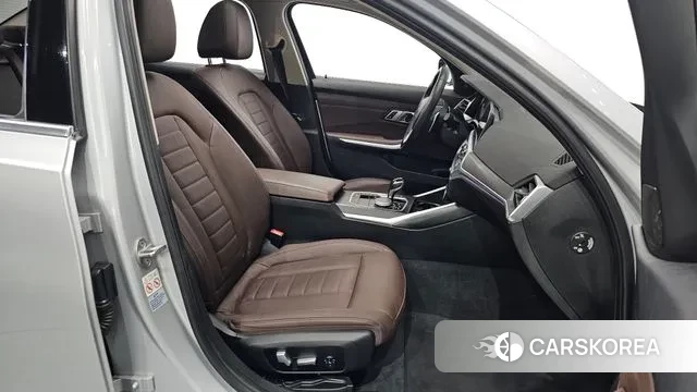 BMW 3 Series (G20) 2020 Серебристо-серый из Кореи, фото 3