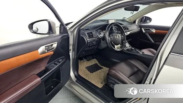 Lexus CT200h 2018 Серебристо-серый из Кореи, фото 3