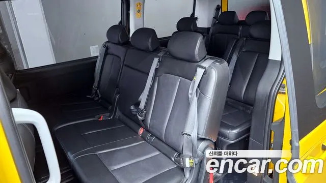 Hyundai Staria 2023 Желтый из Кореи, фото 3