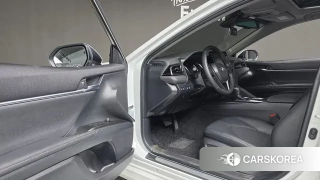 Toyota Camry (XV70) 2024 Белый из Кореи, фото 3