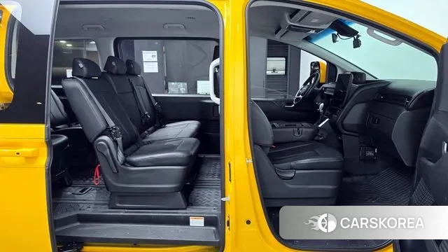 Hyundai Staria 2023 Желтый из Кореи, фото 3