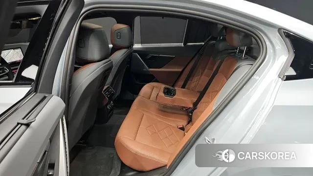 BMW 5 Series (G60) 2025 Серый из Кореи, фото 3