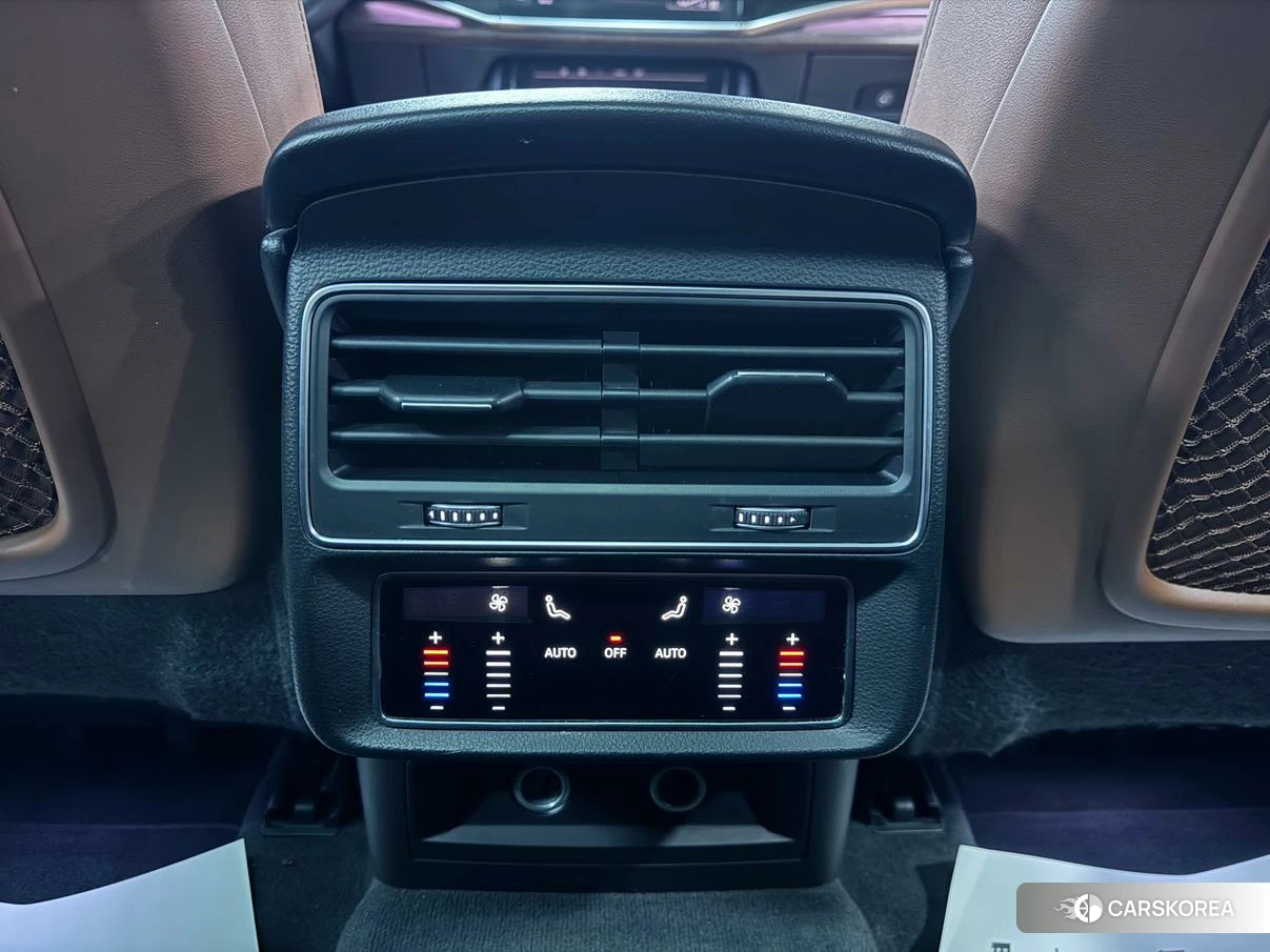 Audi Q7 2020 Черный из Китая, фото 3