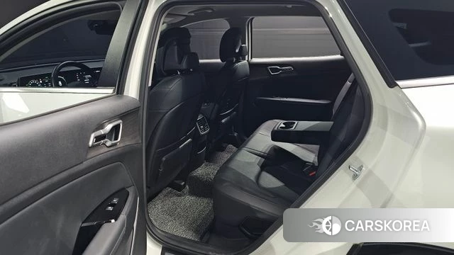 Kia Sportage 5th Generation Hybrid 2023 Белый из Кореи, фото 3