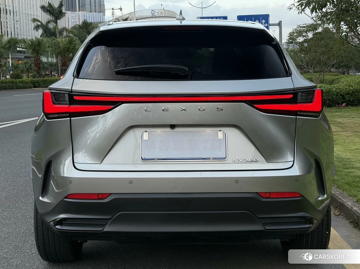Lexus NX 2023 Серебристо-серый из Китая, фото 3