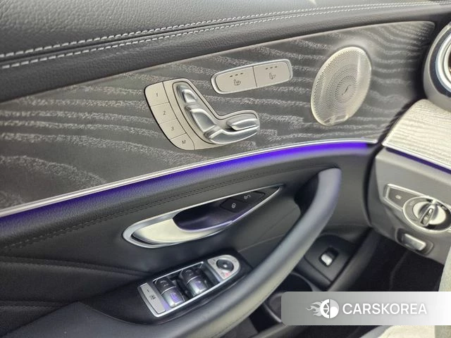 Mercedes-Benz E-Class W213 2022 Серый из Кореи, фото 3