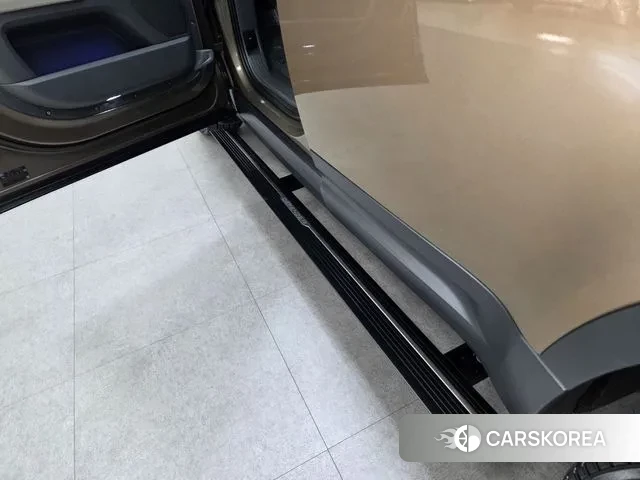 Land Rover Defender (L663) 2023 Золотой из Кореи, фото 3