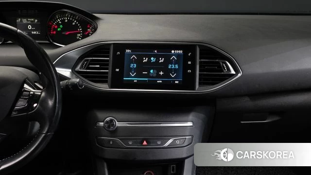 Peugeot 308 second generation 2019 Белый из Кореи, фото 2