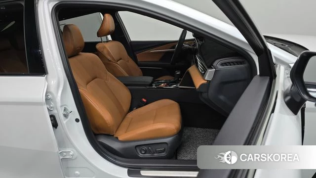 Toyota Camry (XV80) 2025 Белый из Кореи, фото 3