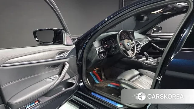 BMW 5 Series (G30) 2021 Черный из Кореи, фото 3