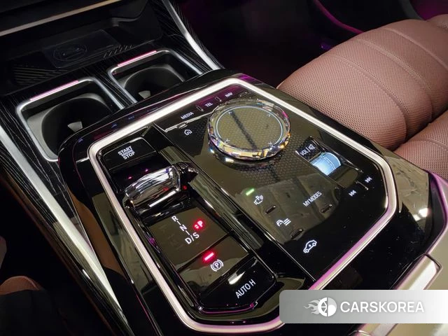BMW 7 Series (G70) 2025 Черный из Кореи, фото 3