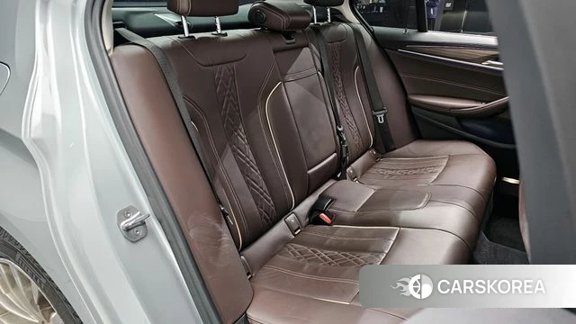 BMW 5 Series (G30) 2019 Серебряный из Кореи, фото 3