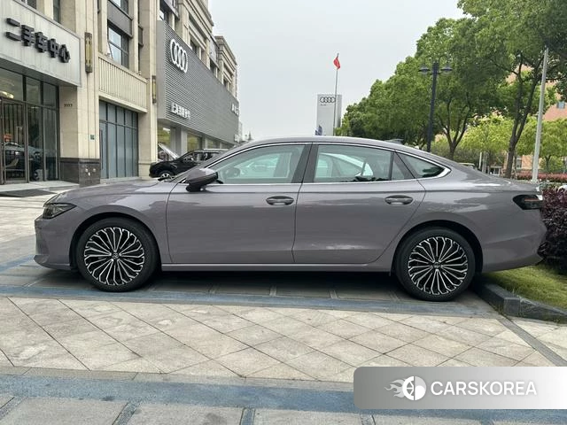 Volkswagen Passat 2024 Другой из Китая, фото 3