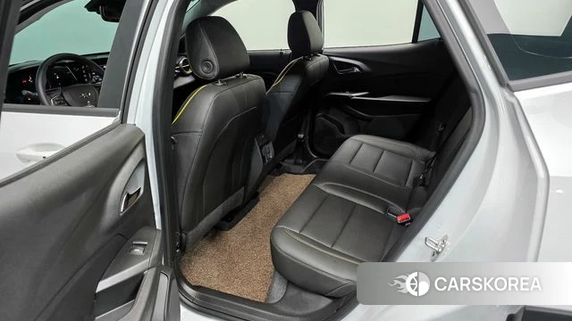 Chevrolet (GM Daewoo) Trax Crossover 2025 Белый из Кореи, фото 3