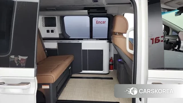 Hyundai Staria 2023 Белый из Кореи, фото 3