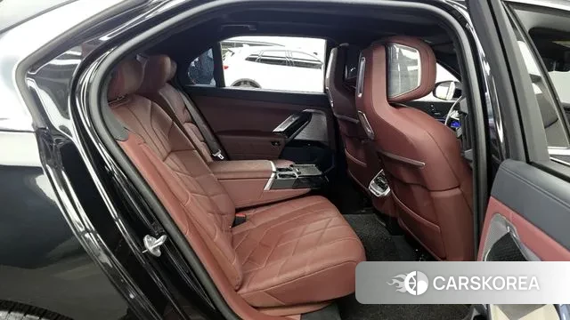 BMW 7 Series (G70) 2024 Черный из Кореи, фото 3