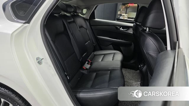 Kia The New K3 2nd generation 2023 Белый из Кореи, фото 3