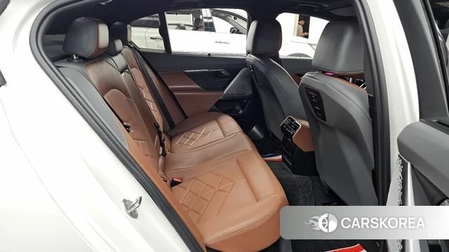 BMW 5 Series (G60) 2024 Белый из Кореи, фото 3
