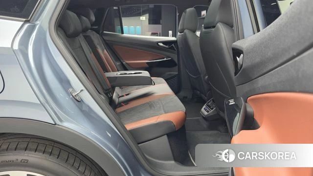 Volkswagen ID.4 2023 Светло-серебряный цвет из Кореи, фото 3