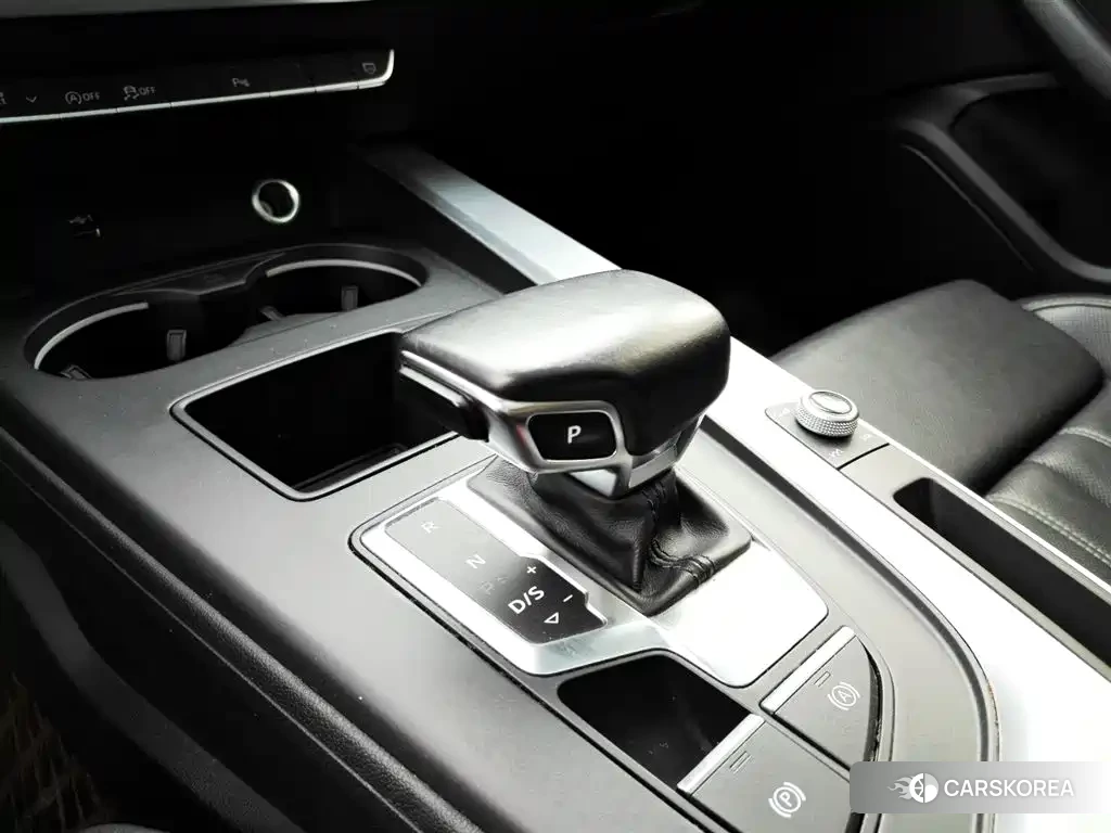Audi A4L 2022 Silver/gray из Китая, фото 3