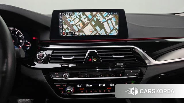 BMW 5 Series (G30) 2018 Белый из Кореи, фото 3