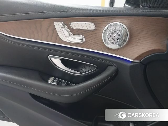 Mercedes-Benz E-Class W213 2019 Черный из Кореи, фото 3