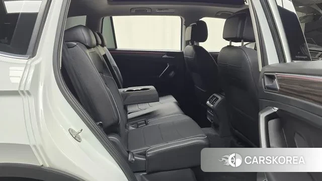 Volkswagen Tiguan Allspace 2023 Белый из Кореи, фото 3