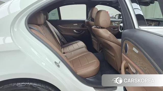 Mercedes-Benz E-Class W213 2022 Белый из Кореи, фото 3