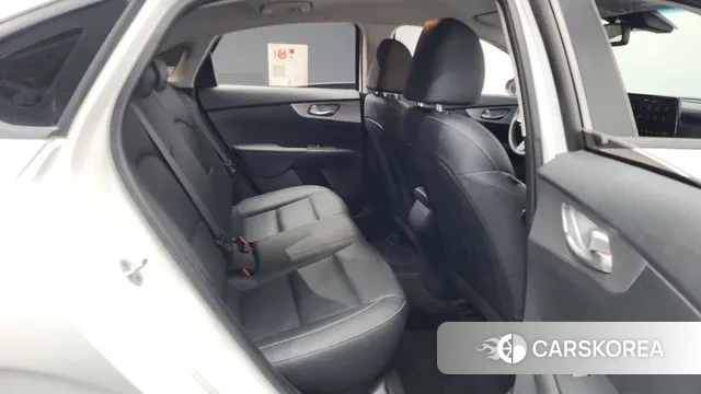 Kia The New K3 2nd generation 2021 Белый из Кореи, фото 3