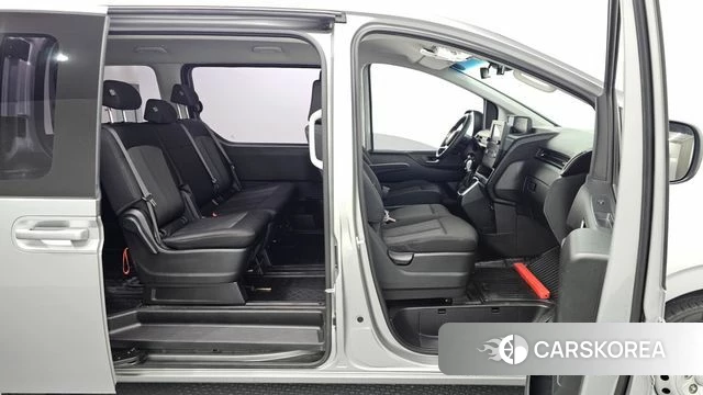 Hyundai Staria 2023 Серебристо-серый из Кореи, фото 3