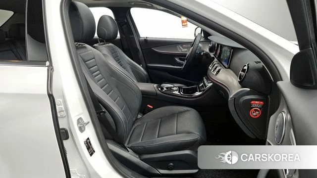 Mercedes-Benz E-Class W213 2018 Белый из Кореи, фото 3