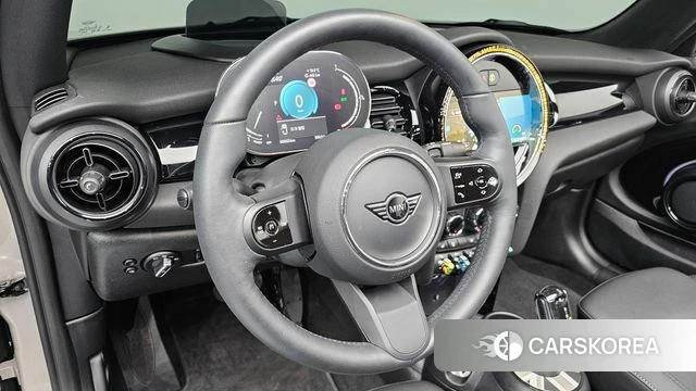 Mini Cooper Convertible 2024 Песочный из Кореи, фото 3