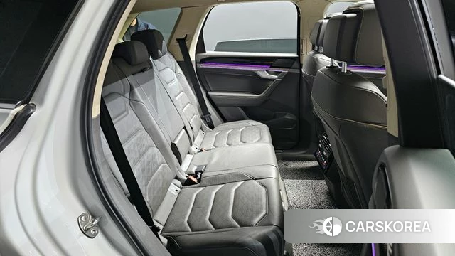 Volkswagen Touareg 3rd generation 2020 Белый из Кореи, фото 3