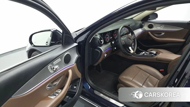 Mercedes-Benz E-Class W213 2018 Синий из Кореи, фото 3