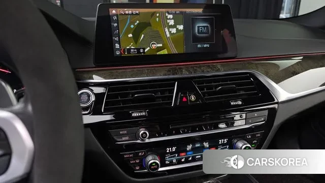 BMW 5 Series (G30) 2018 Серебристо-серый из Кореи, фото 3