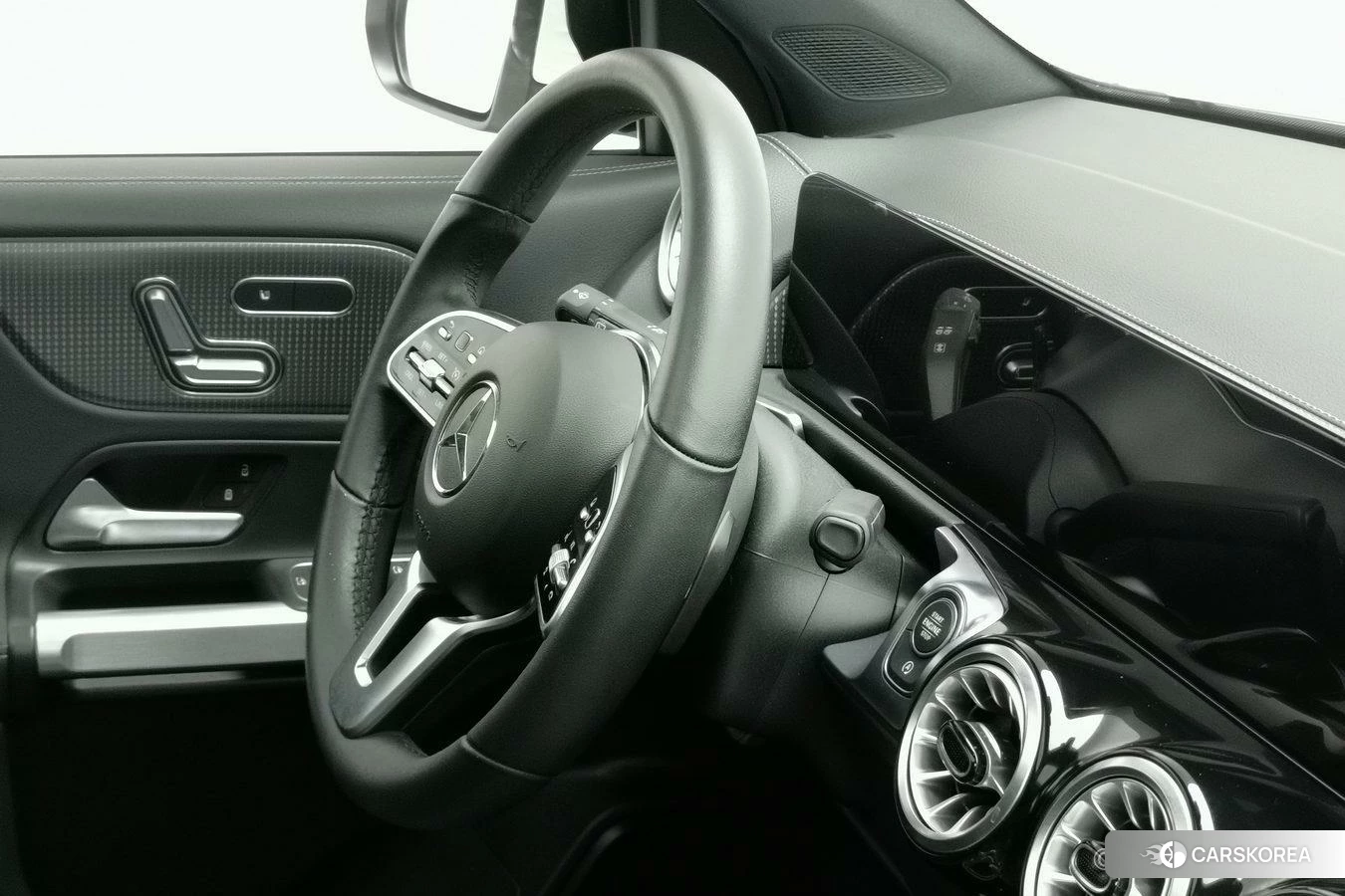 Mercedes-Benz GLB 2022 Белый из Китая, фото 3
