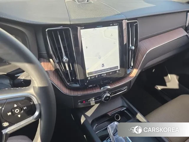 Volvo XC60 second Generation 2024 Черный из Кореи, фото 3