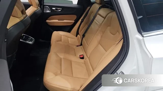 Volvo XC60 second Generation 2021 Белый из Кореи, фото 3