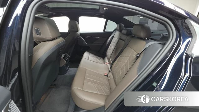 BMW 5 Series (G60) 2024 Черный из Кореи, фото 3