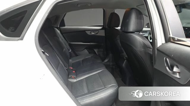 Kia The New K3 2nd generation 2022 Белый из Кореи, фото 3