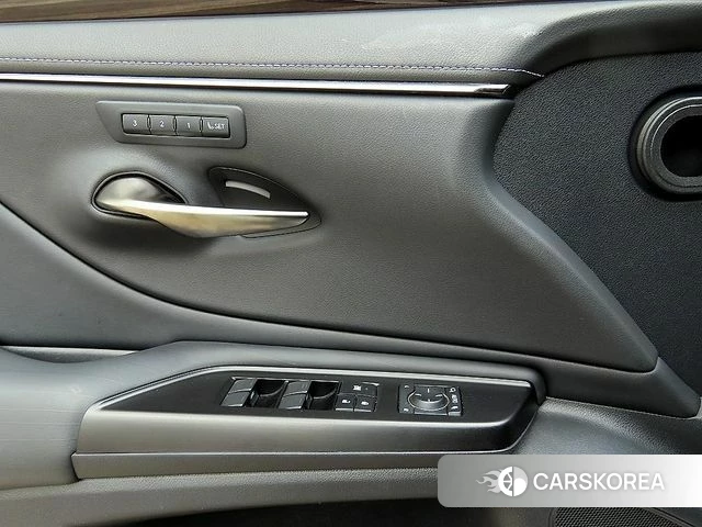 Lexus ES300h 7th generation 2020 Белый из Кореи, фото 3