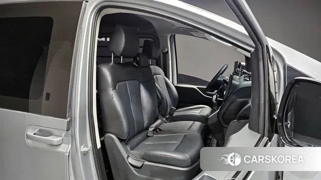 Hyundai Staria 2023 Серебряный из Кореи, фото 3