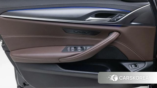 BMW 5 Series (G30) 2022 Черный из Кореи, фото 3