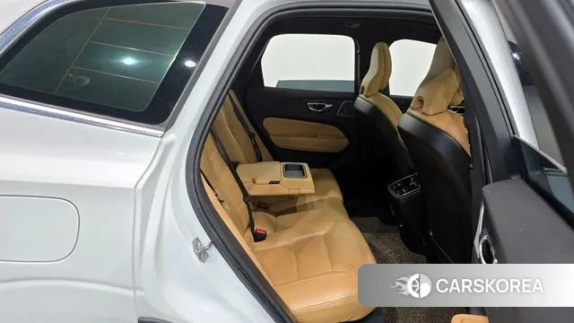 Volvo XC60 second Generation 2019 Белый из Кореи, фото 3