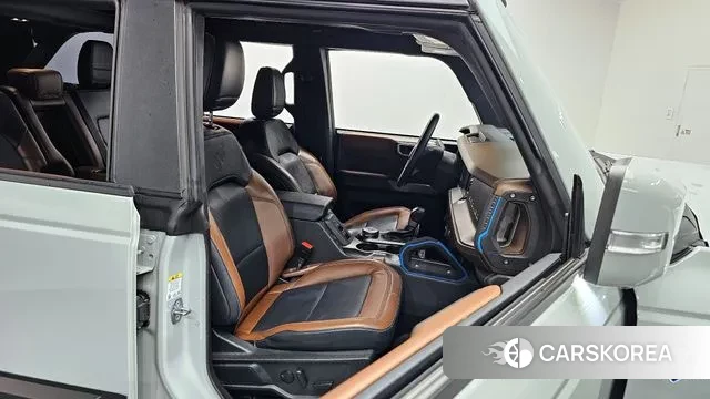 Ford Bronco 6th Generation 2023 Небесно-голубой из Кореи, фото 3