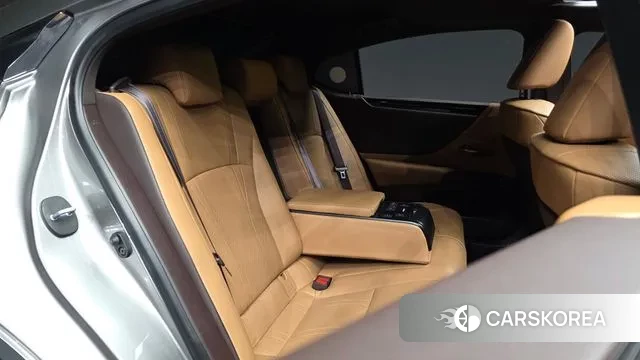 Lexus ES300h 7th generation 2020 Серебристо-серый из Кореи, фото 3