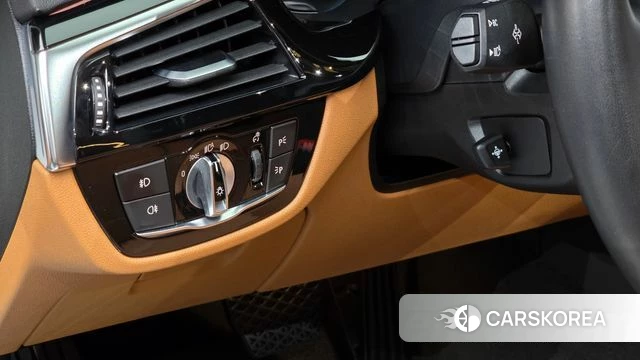 BMW 5 Series (G30) 2018 Белый из Кореи, фото 3