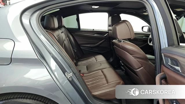 BMW 5 Series (G30) 2018 Серебристо-серый из Кореи, фото 3