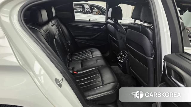 BMW 5 Series (G30) 2018 Белый из Кореи, фото 3