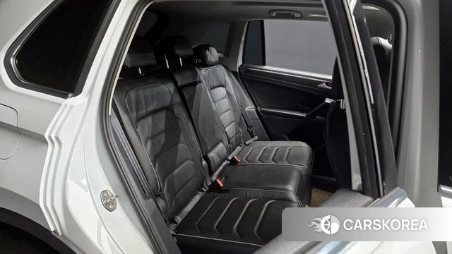Volkswagen Tiguan second Generation 2023 Белый из Кореи, фото 3